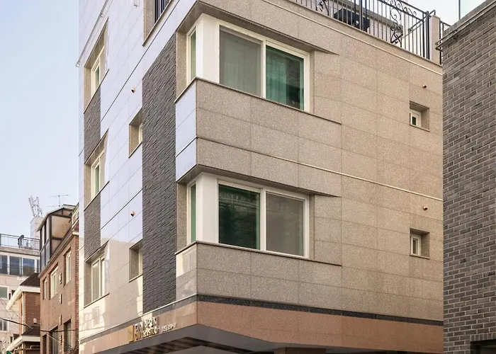 Choi's Hongdae Villa *